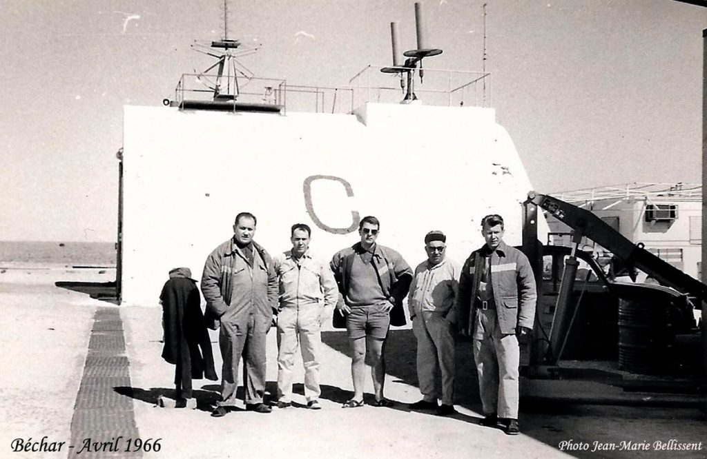Groupe de techniciens de la base spatiale d'Hammaguir - Colomb Béchar