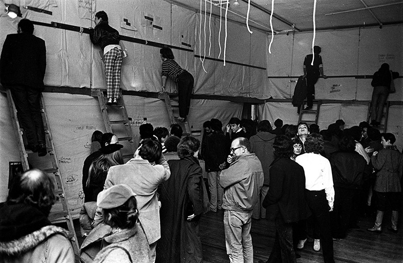 Grommets #5, performances collectives (vue du public), Grommets Studio, New York, novembre 1980 (Photo : Paula Court)