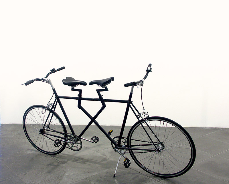 Jean Dupuy, L’anacycle, 2006 techniques mixtes, 117 x 207 x 61 cm (Photo : Muriel Anssens)